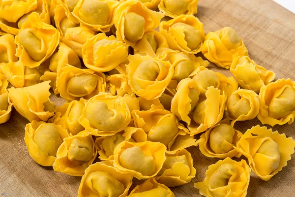 Italienska raviolis och cappelletti — Stockfoto