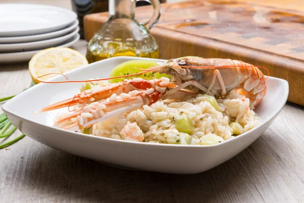 Risotto con gambas y kiwi — Foto de Stock