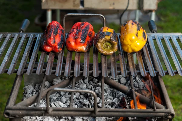 Pimentos de sino na grelha — Fotografia de Stock