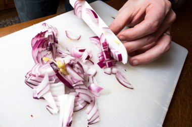 Gemide dilimlenmiş soğan