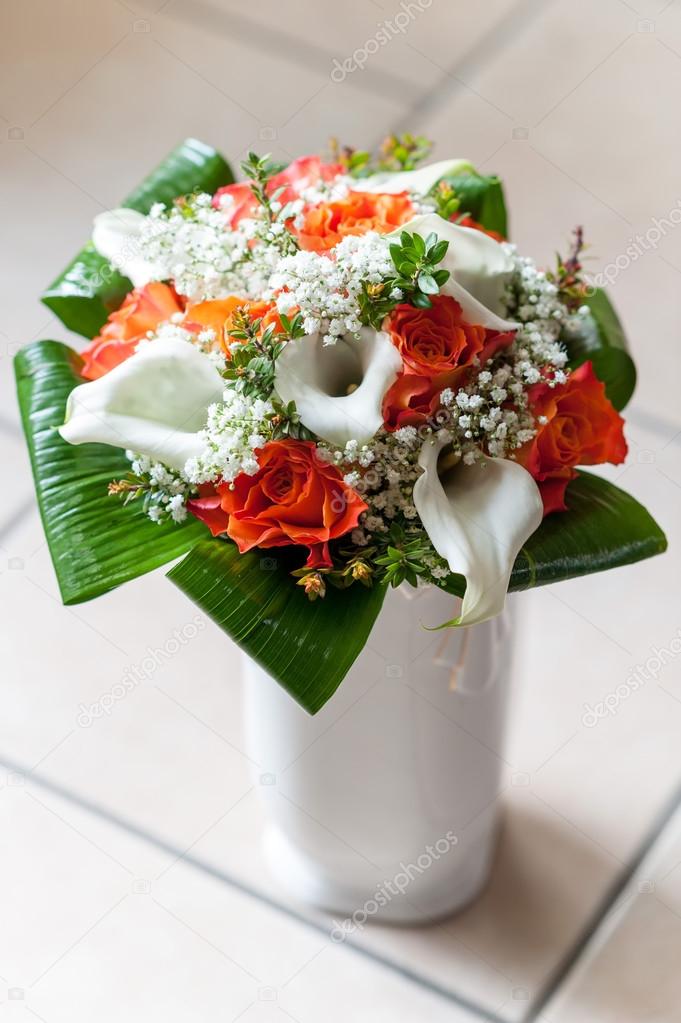 白とオレンジの花の花束 ストック写真 C Vpardi 白とオレンジの花の花束 ストック写真 C Vpardi