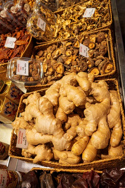 Ginger root at market — Stock Photo, Image