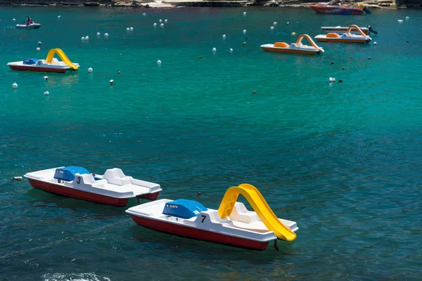 Pedal-tekneler su kaydırağı — Stok fotoğraf