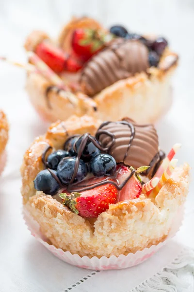 Torten mit frischem Obst — Stockfoto