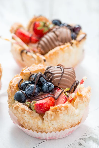 Torten mit frischem Obst — Stockfoto