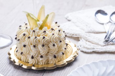 Beyaz kremalı pasta