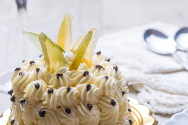 Beyaz kremalı pasta