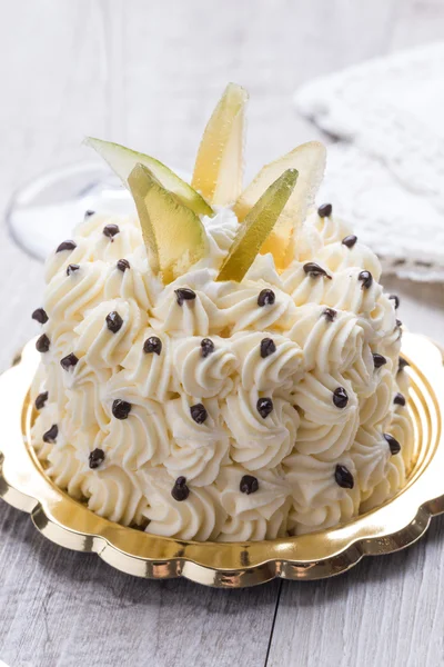 Kuchen mit weißer Sahne — Stockfoto