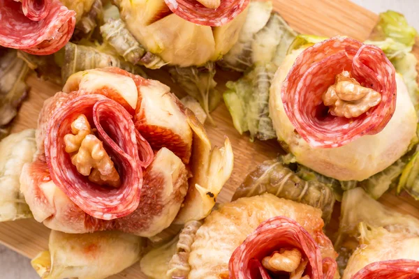 Appetizers of salami with figs — Stock Photo, Image