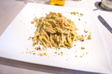 Trofie makarna ile bottarga