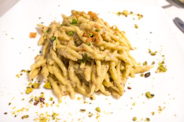 Trofie makarna ile bottarga