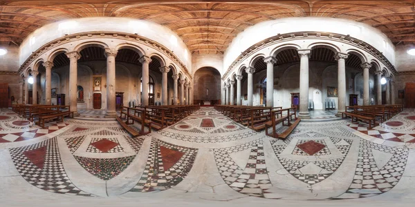 Aperçu de l'intérieur de la cathédrale . — Photo