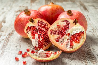 Olgun kırmızı pomgranates