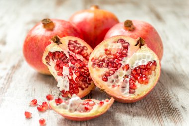 Olgun kırmızı pomgranates