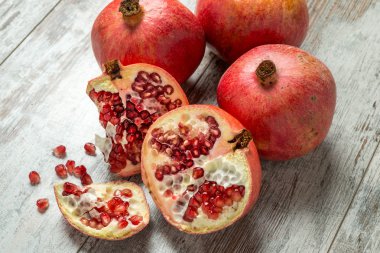 Olgun kırmızı pomgranates