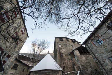 Antik kale Tirol akşam