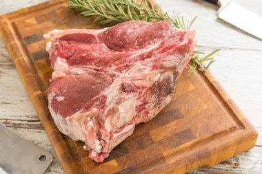 Organik domuz pirzolası