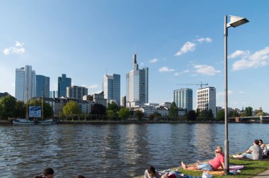 Frankfurt manzaralı ana, Almanya