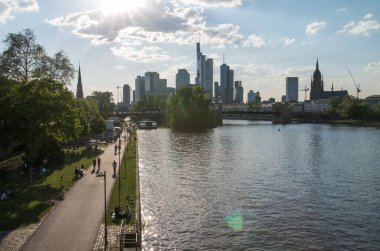 Frankfurt manzaralı ana, Almanya