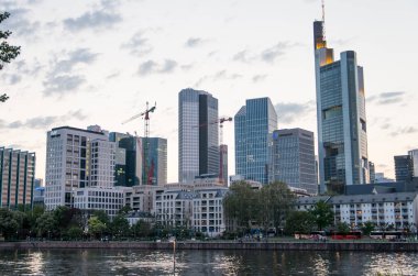 Frankfurt manzaralı ana, Almanya