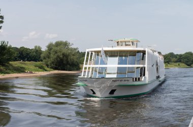 Elbe Nehri manzarası, Almanya