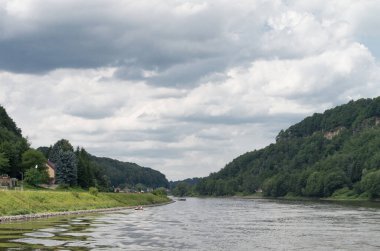 Elbe Nehri manzarası, Almanya