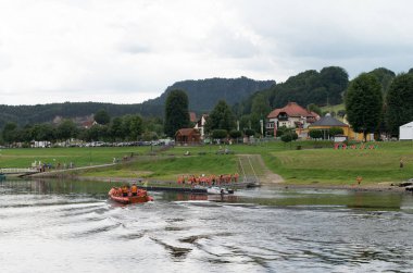 Elbe Nehri manzarası, Almanya
