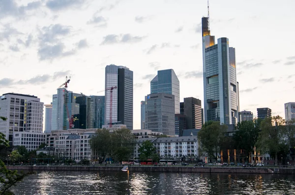 Frankfurt manzaralı ana, Almanya