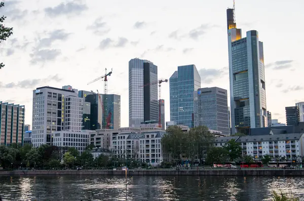 Frankfurt manzaralı ana, Almanya