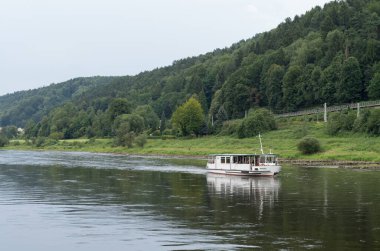 Elbe Nehri manzarası, Almanya