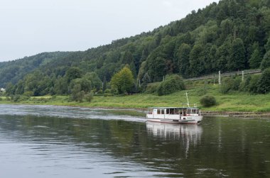 Elbe Nehri manzarası, Almanya