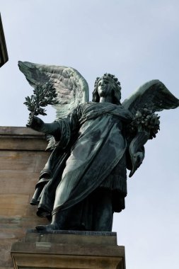 Germania heykelinin dış mimarisi.