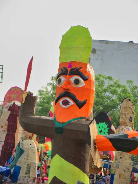 ジャイプール インド Circa 2020 デュッセラのお祝いのために販売されている紙で作られたラバンの写真 デュッセラはインドのナブラトリ祭りの終わりに祝われます — ストック写真