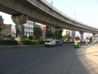 Jaipur, Hindistan-Circa 2020: Yoğun bir günde Jaipur sokaklarının fotoğrafı
