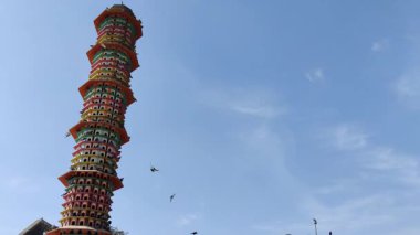 Jaipur, Hindistan 23 Aralık 2025: Pembe şehir Jaipur 'daki bir sütunun görüntüsü güzel gökyüzü arkaplanına karşı