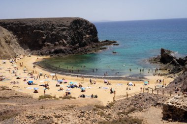 la playa ,el mar y el calor