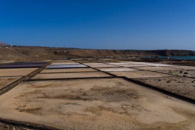 salinas produciendo en el mar