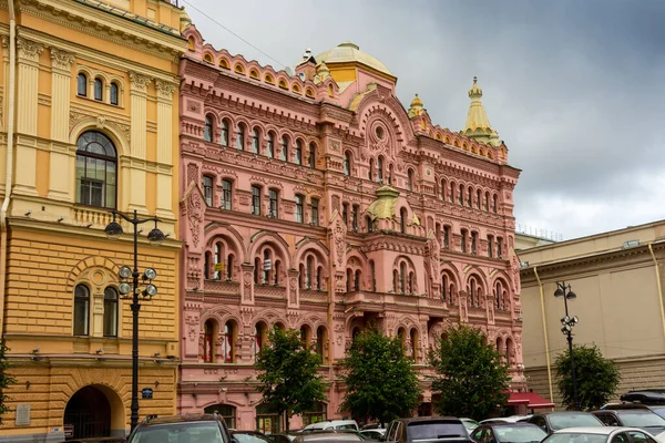 Petersburg Rosja Sierpnia 2020 Różowy Czerwony Zabytkowy Budynek Bazin House — Zdjęcie stockowe