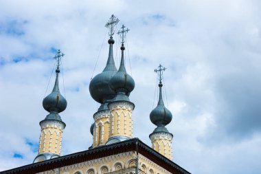 Suzdal, Rusya - 12 Ağustos 2020: Smolensk Kilisesi Leydimiz