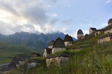 Ölüler Şehri, MS 1. yüzyılın sonunda Dargav Boğazı 'nın derinliklerinde. Kuzey Osetya Cumhuriyeti - Alania