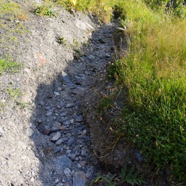 Dargav geçidinde tehlikeli dağ yolları var. Kuzey Osetya Cumhuriyeti - Alania