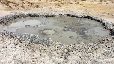 Gobustan çölünde aktif çamur volkanları, Azerbaycan.