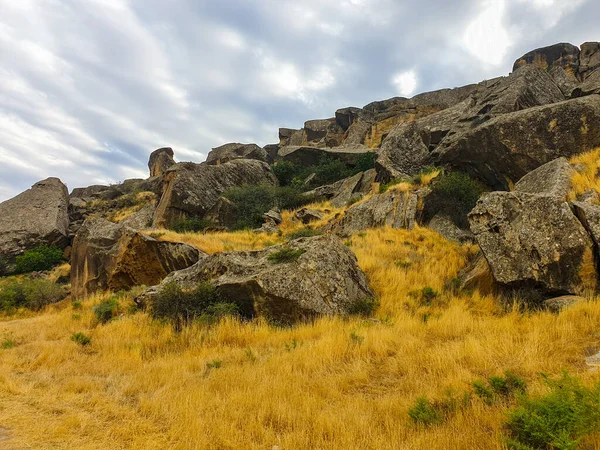 Parque Nacional Gobustan Rocas Antiguas Camino Roca Montañas Cerca Bakú — Foto de Stock