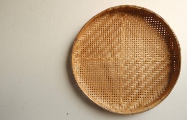 Bambu duvar yapılmış sepet