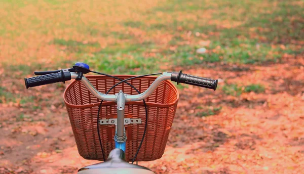 Деталь велосипеда в винтажном ретро-тоне — стоковое фото