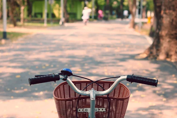 ヴィンテージ レトロな口調で、自転車の詳細 — ストック写真