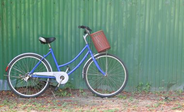 grunge metal duvar, eski Bisiklet