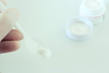 kozmetik krem tedavi kavramı bulanıklık ile krem