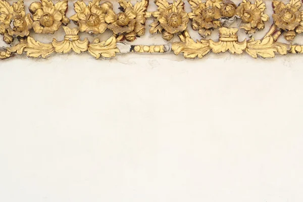 Patrón flor de oro de diseño de estuco de estilo tailandés nativo —  Fotos de Stock