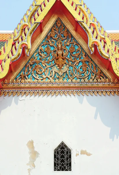 Or de l'architecture du sommet du pignon dans le temple de Thaïlande — Photo